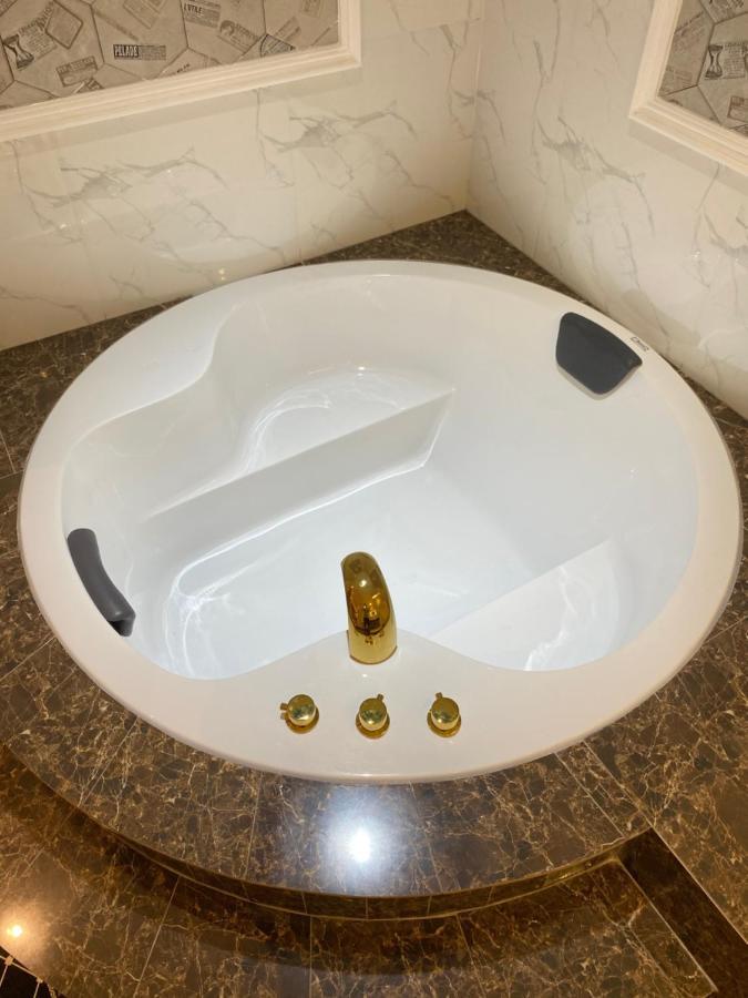 Phuoc Hung 1 Hotel Виньлонг Экстерьер фото